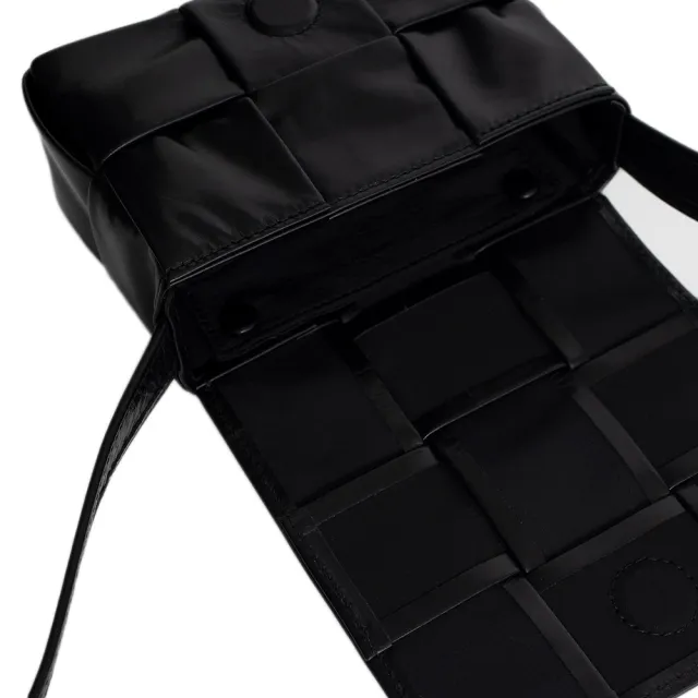 【BOTTEGA VENETA 寶緹嘉】CANDY CASSTTTE 經典編織 迷你 黑色 小牛皮 斜背包 肩背包(667048VCQ728803)