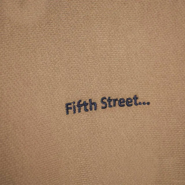【5th STREET】雙11 女裝落肩後印反光帽T-卡其(山形系列)
