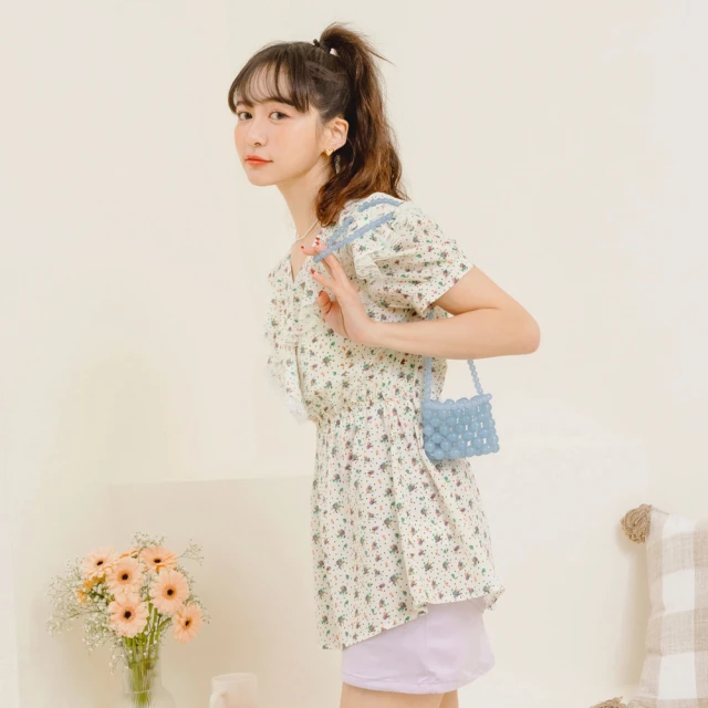 OB 嚴選 綁帶蕾絲織帶度假感碎花傘襬上衣 《AB16273