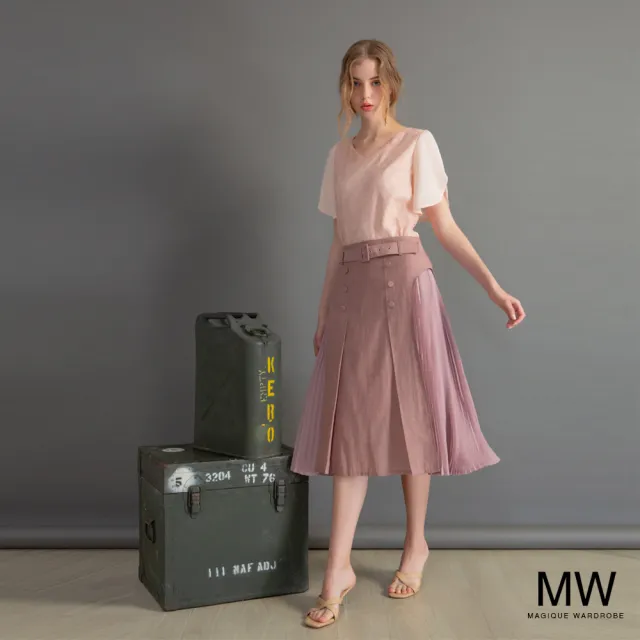 【MAGIQUE WARDROBE】V領雪紡拚接繡花蕾絲短袖上衣(淺粉)