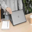 【SwitchEasy 魚骨牌】MacBook Pro 13吋 Defender 透明筆電保護殼(支援 M2/M1/Intel)