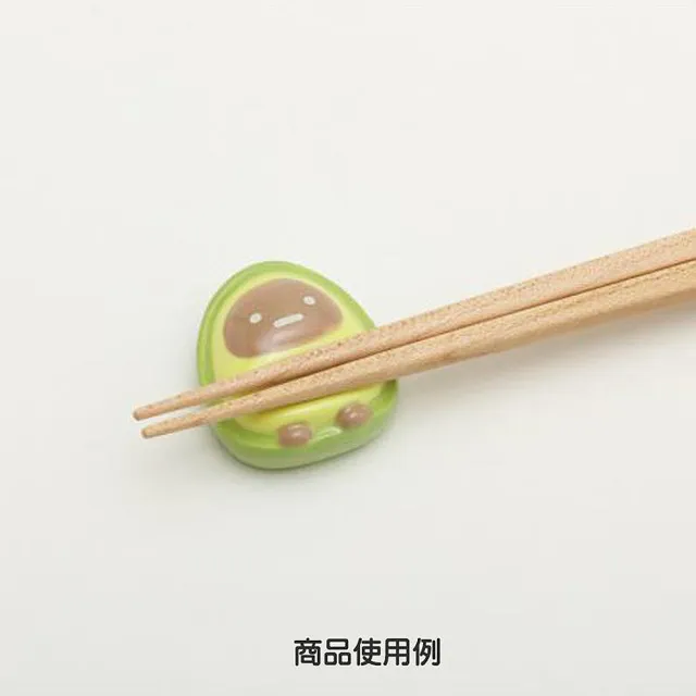 【San-X】角落生物 美食王國系列 陶瓷造型筷架 黑色粉圓酪梨(餐具雜貨)