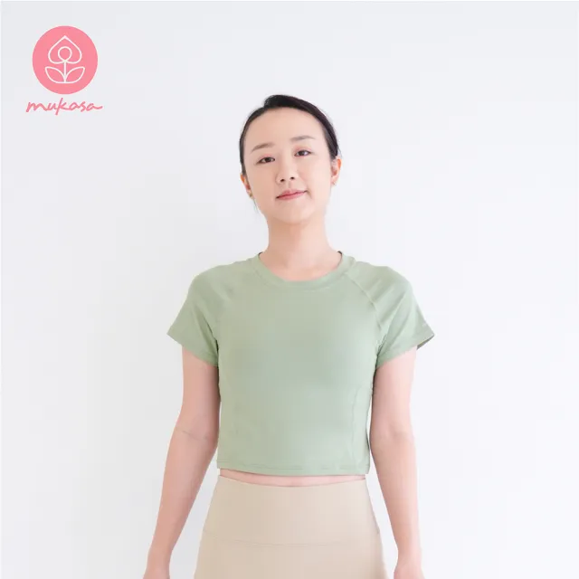 【Mukasa 慕卡莎】DURABLE 接邊短袖短版上衣 - 松柏綠 - MUK-23043(瑜珈服、瑜珈罩衫、運動上衣)