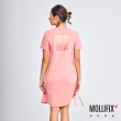【Mollifix 瑪莉菲絲】活力LOGO側抽皺長版連身裙、瑜珈服、瑜珈裙、連身裙(橘粉)