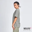 【Mollifix 瑪莉菲絲】袖反摺漸層LOGO短袖上衣、瑜珈上衣、瑜珈服(灰霧綠)