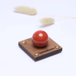 【SmileRocks 石麥】天然紅碧玉球 隨機出貨 No.050252307(附SmilePad 6X6底板)