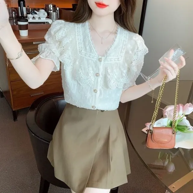 【baibeauty 白鳥麗子】優雅蕾絲花邊珍珠排釦公主袖V領雪紡上衣(蕾絲上衣)