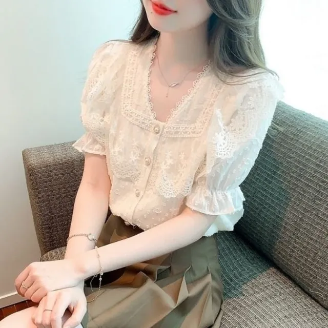 【baibeauty 白鳥麗子】優雅蕾絲花邊珍珠排釦公主袖V領雪紡上衣(蕾絲上衣)