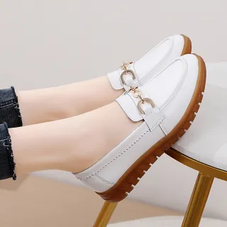 【LOVE FOOT 樂芙】真皮樂福鞋/真皮金屬釦造型軟底舒適休閒樂福鞋(白)
