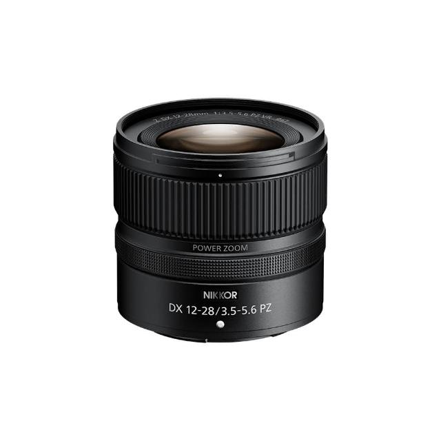  Nikon 尼康 NIKKOR Z DX 12-28mm F/3.5-5.6 PZ VR 超廣角變焦鏡頭，專為 DX 格式 Z 系列相機設計，提供 99°-53° 廣闊視角，內建電動變焦 (PZ) 與 VR 影像穩定系統，輕巧僅 205g，適合旅遊、人像及風景拍攝。11 組 12 片鏡片結構包含 ED 低色散鏡片與非球面鏡片，確保優異畫質與邊緣銳利度，67mm 濾鏡尺寸，12 個月保固，公司貨正品。 