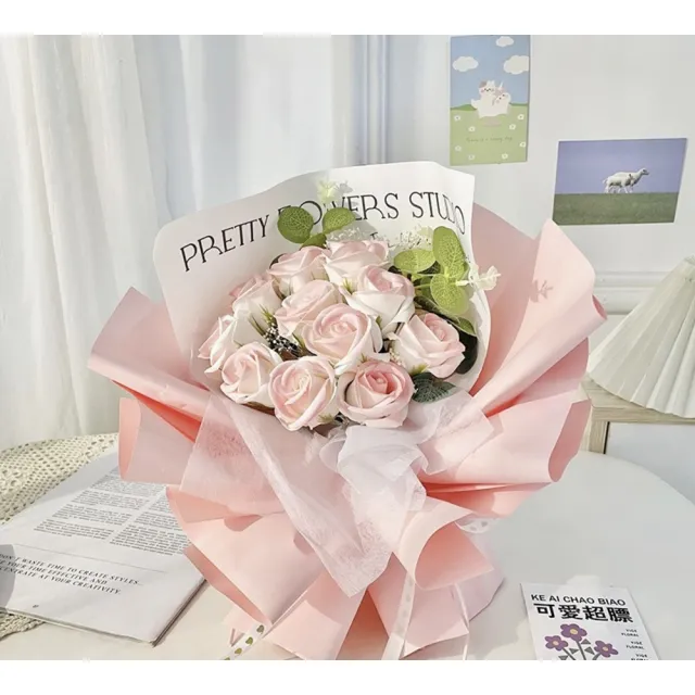 【AMI HOME】12朵手工漸層玫瑰香氛永生香皂花束贈氣氛小燈串及卡片(情人節 母親節 教師節 畢業)