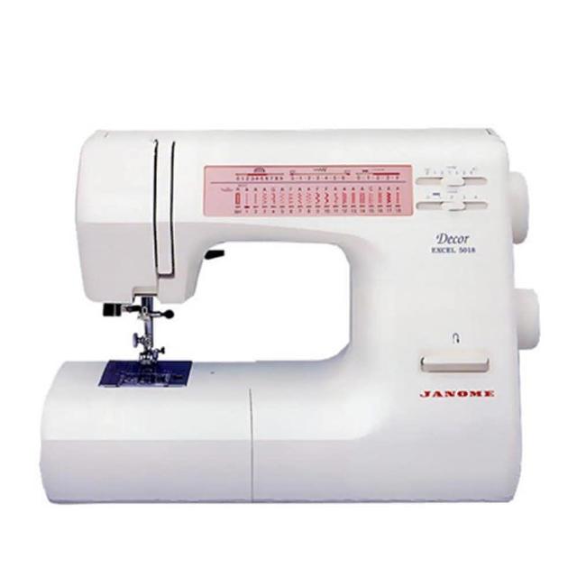 JANOME車樂美 5018 JANOME 車樂美 5018 是臺灣製造的機械型家用縫紉機,採用水平式全閉梭床設計,縫紉速度最高達700針/分以上,針距幅度及長度皆可調至0~7mm以下,適合初學者及專業DIY。機身使用複合材質,淨重9KG輕巧便攜,外型尺寸僅寬41cm x 深18cm x 高29.5cm。配件豐富,包括基本壓腳、拉鍊壓腳、盲縫壓腳、捲邊壓腳等多種專業配件,另附控制器、腳踏板及操作手冊。適用110V電壓,提供2年保固,完美解決您的縫紉需求,提升創作效率。