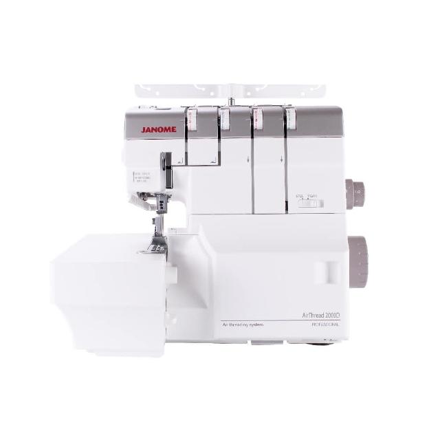 JANOME 車樂美 2000D 為臺灣製造的機械型家用縫紉機,採用垂直式全迴轉梭床設計,縫紉速度最高達700針/分以上,針趾幅度及長度皆為0~7mm,適合各種布料縫製。機身使用複合材質,淨重10.25kg,輕巧耐用,外型尺寸寬35cm x 深28cm x 高30cm,便於收納。標準配件豐富,包括多種車針、螺絲起子、潤滑油、穿線器、說明DVD等,支援110V電壓,提供2年保固。無論初學者或專業人士,這款無梭床特殊機種都能滿足日常縫紉需求,高效穩定,輕鬆創作完美作品。 JANOME車樂美 2000D