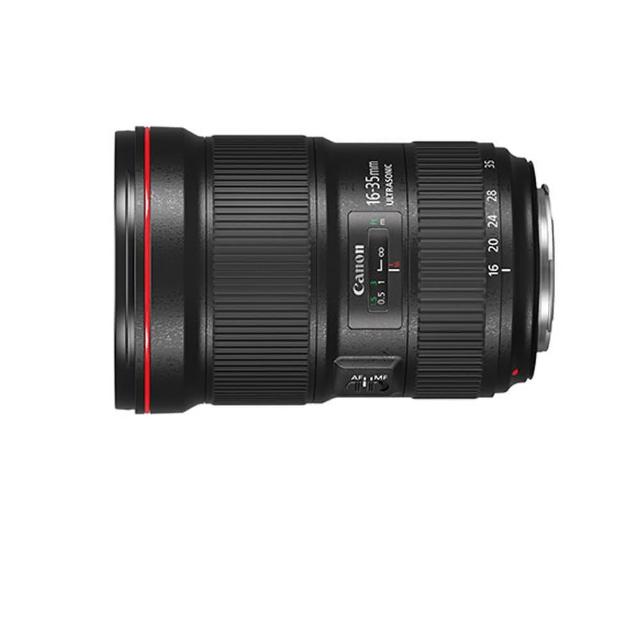 Canon 佳能 EF 16-35mm F/2.8L III USM 是一款專業級廣角變焦鏡頭,專為 Canon EF-Mount 單眼相機設計,提供 f/2.8 恆定光圈與 USM 超音波馬達,捕捉細膩景深與高速對焦。平行輸入正品,適合風景、建築與室內攝影,優異光學效能與防塵防滴結構,帶來極致影像品質。 Canon佳能 EF 16-35mm F/2.8L III USM