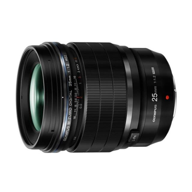 OLYMPUS 奧林巴斯 M.ZUIKO DIGITAL 25mm F/1.2 PRO 廣角定焦鏡頭專為 M4/3 系統設計，提供大光圈 F/1.2 優異表現，適合人像、街拍與專業攝影。公司貨正品保證，高解析度影像與輕巧設計，讓您的創作更出色。