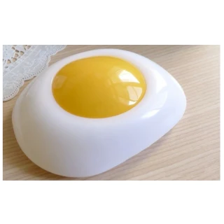 【Ainmax 艾買氏】可愛太陽蛋 荷包蛋煎蛋拍拍燈(本產品禁止使用鹼性電池 充電電池)