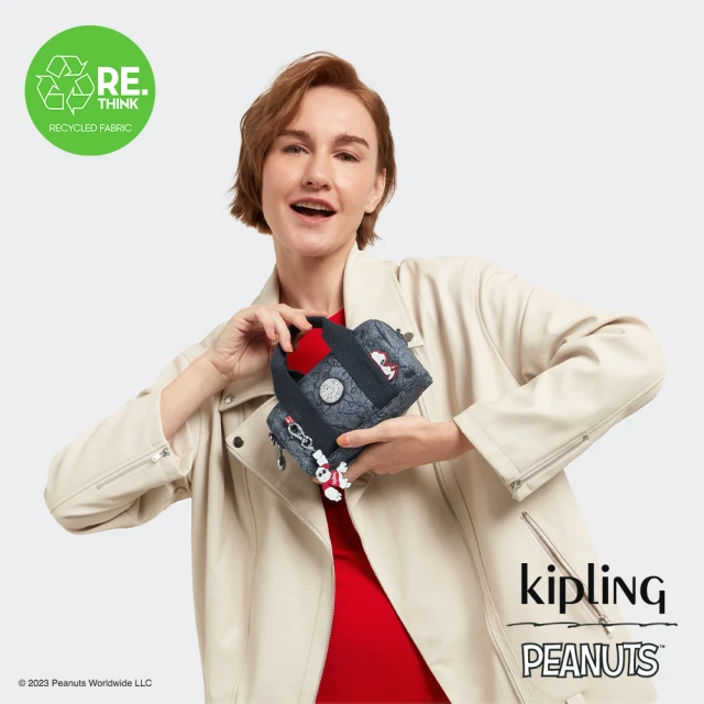 KIPLING官方旗艦館 KIPLING x PEANUTS 丹寧圖騰輕巧圓筒手提肩背兩用包-BINA MINI