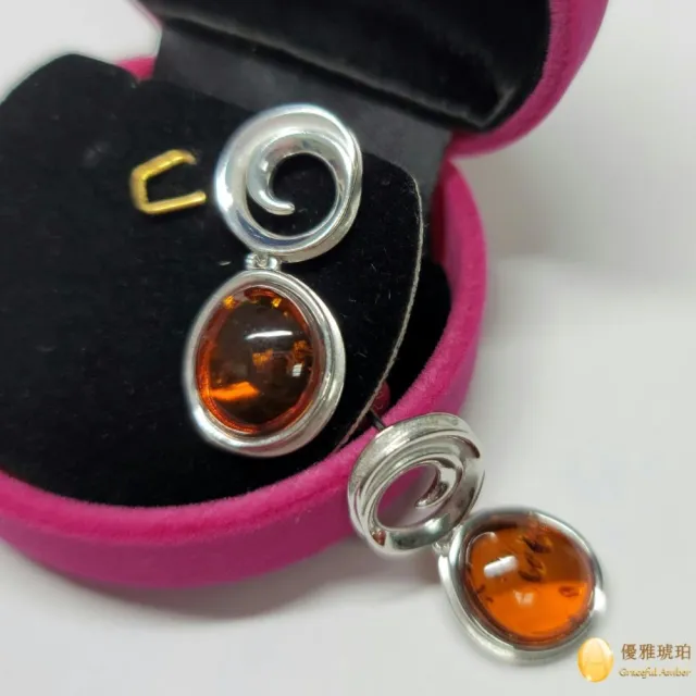 【優雅琥珀】來自波羅地海 干邑珀 銀質俏麗耳環(925純銀 鍍白k圓線條 亮麗好搭配)