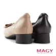 【MAGY】造型飾釦真皮圓跟 女 低跟鞋(黑色)