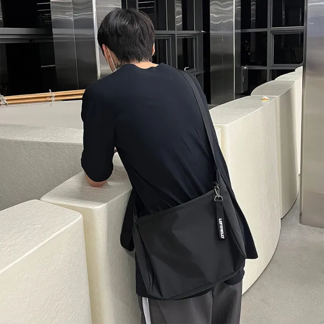 【WHOSE BAG】韓國製 輕便防潑水女側背包 NO.LF1233(男側背包 女斜背包 男斜背包)