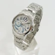 【SEIKO 精工】SEIKO經典白面銀錶帶流線數字設計三眼腕錶(白x銀)