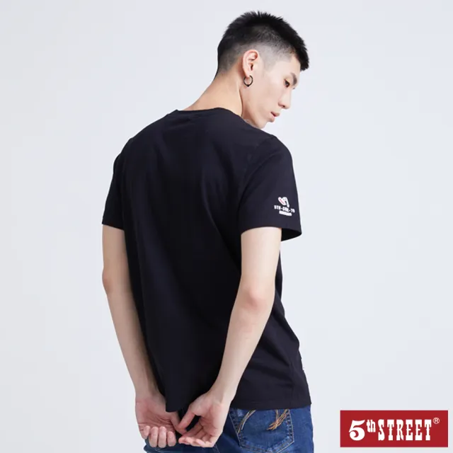 【5th STREET】男裝 短袖 短t 上衣 t恤 TEE logo 切割 棉質 黑色(570857)