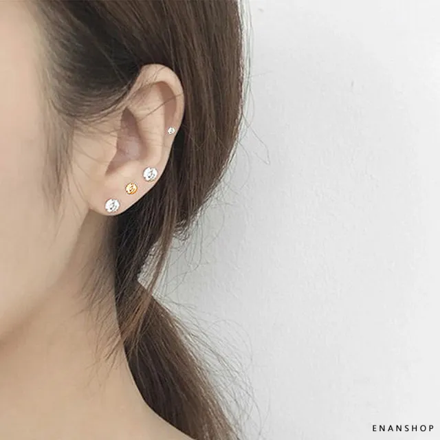 【ENANSHOP 惡南宅急店】鈦鋼六爪水鑽耳環2入組 無耳洞可 鋼針耳環 磁鐵耳環 抗過敏 可戴著洗澡