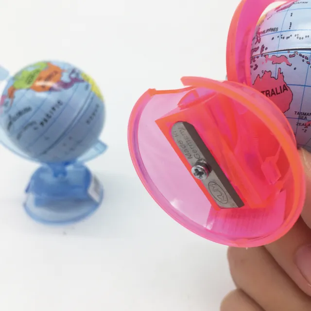 【KUM 庫姆】德國 2020地球儀削筆器 金屬地球 粉藍兩色 隨機出貨恕不挑款(適用8mm鉛筆)