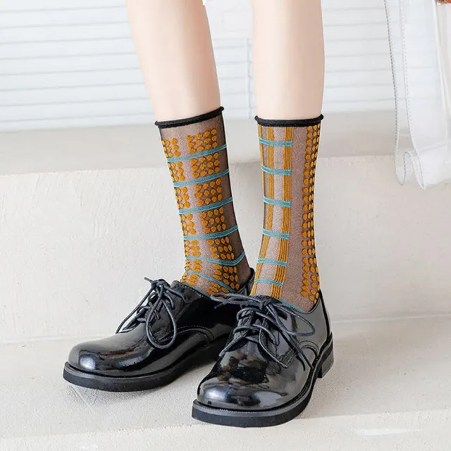 【OT SHOP】女款刺繡圖案透膚中筒絲襪 玻璃襪 M1144(春夏潮流配件 撞色 捲邊襪口 個性設計 多款可選 襪子)