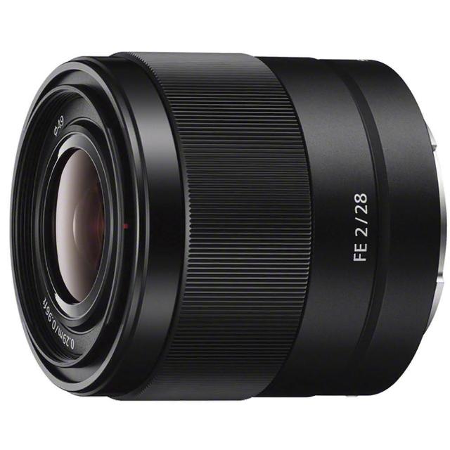  SONY 索尼 SEL50F18F FE 50mm F/1.8 鏡頭為標準定焦鏡頭，完美適用於 Sony E-mount 相機系統，提供大光圈 F/1.8 淺景深效果，適合人像、街拍與日常攝影。公司貨正品保證，影像銳利、輕巧便攜，提升您的創作品質。 