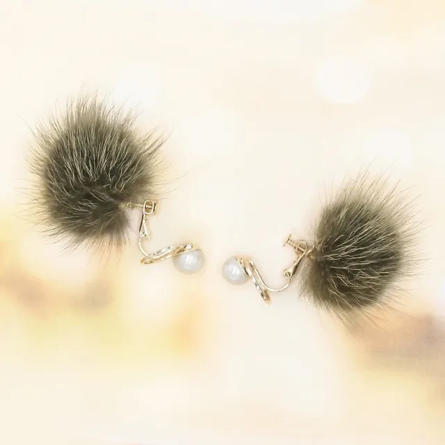 【Kaza】幾何珠心圓框毛球耳環(日本品牌)
