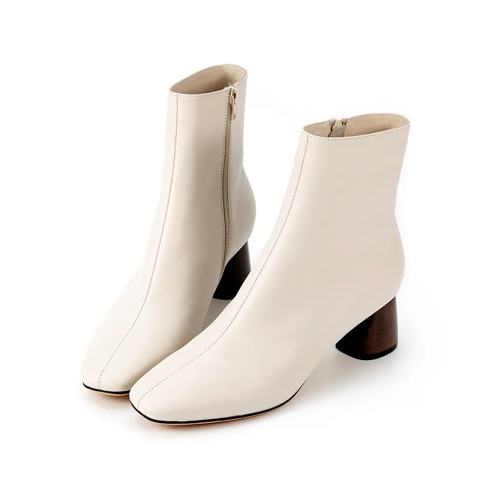 【HERLS】短靴-摩登小牛皮縫線拼接小方頭粗跟短靴(白色)