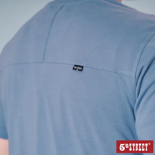 【5th STREET】男裝潮視頻印花短袖T恤(灰藍)