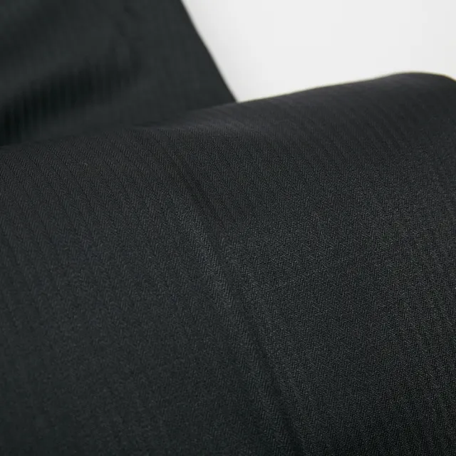 【ROBERTA 諾貝達】男裝 進口素材 修身 暗紋直條布 經典西褲 平口(黑)