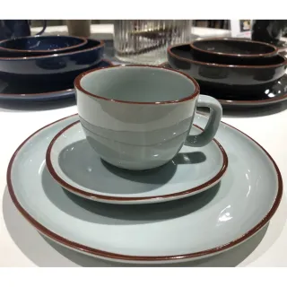 【YU Living 信歐傢居】北歐陶瓷不規則咖啡杯盤組 早餐杯(一杯一盤/200ml/3色/藍色/棕色/薄荷綠色)