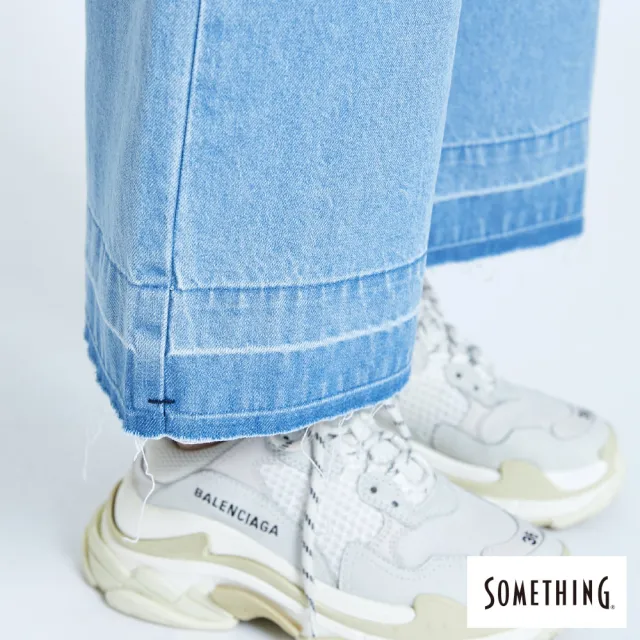 【SOMETHING】女裝 基本鬆緊帶直筒牛仔寬褲(漂淺藍)