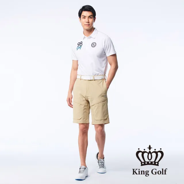 【KING GOLF】網路獨賣款-速達-LOGO燙標口袋造型立體剪裁彈性高爾夫球短褲(卡其)