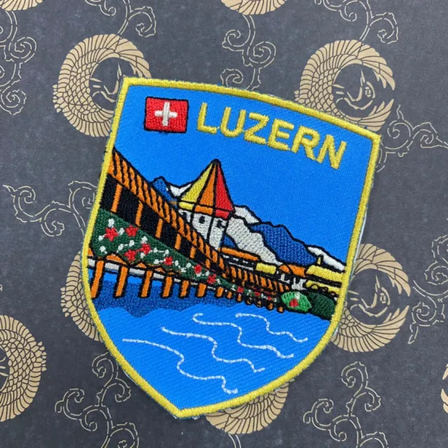 【A-ONE 匯旺】瑞士 琉森 刺繡貼布 電繡貼 背膠補丁 地標刺繡士氣章 貼章 補丁貼 燙布貼(NO.182)