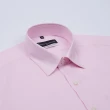 【ROBERTA 諾貝達】日本素材 台灣製 修身版時尚剪裁 品味流行長袖襯衫(粉紅)