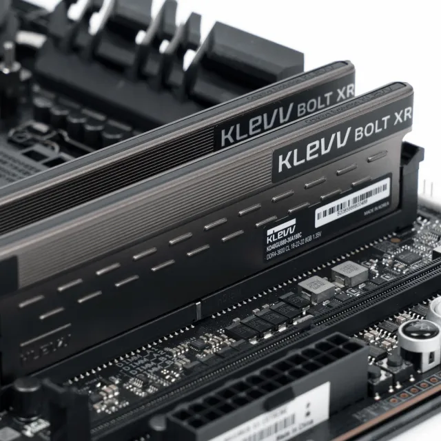 【KLEVV 科賦】BOLT XR DDR4/3600_16G*2 PC用(KD4AGUA80-36A180C)