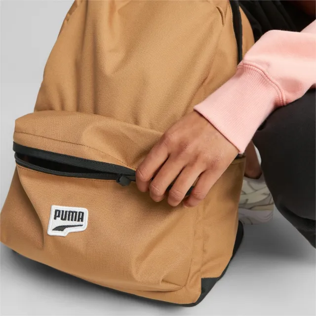 【PUMA】後背包 運動包 書包 旅行包 登山包 卡其 07965904