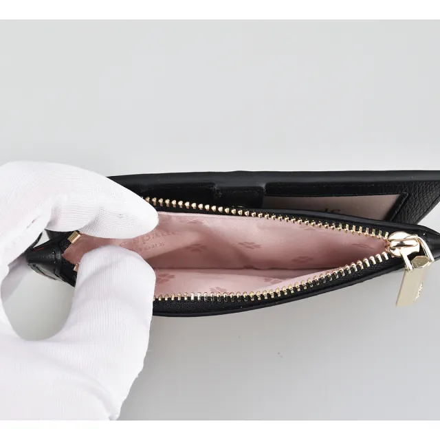 【KATE SPADE】Kate Spade SPENCER金字LOGO炙熱紅唇花紋設計PVC 6卡拉鍊釦式零錢包(黑)