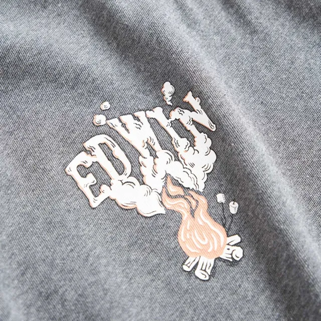 【EDWIN】男裝 露營系列 篝火印花長袖T恤(灰色)