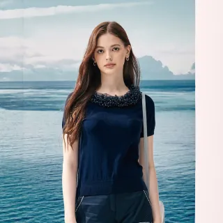 【MYSHEROS 蜜雪兒】針織上衣 網紗造型領口 縮腰修身 素色好搭配(藍)