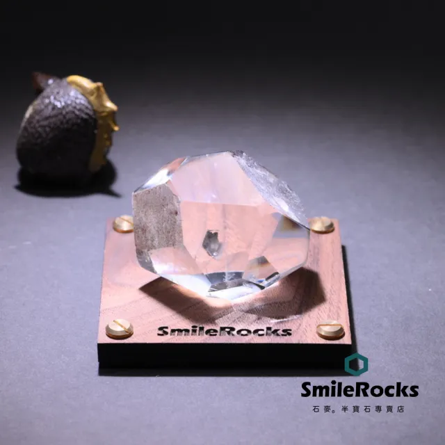 【SmileRocks 石麥】白水晶帶原皮冰塊水晶  No.043510950(附SmilePad 9X9底板)