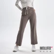 【Mollifix 瑪莉菲絲】側開衩立體摺線百搭靴型褲、瑜珈服、Legging(摩卡咖)