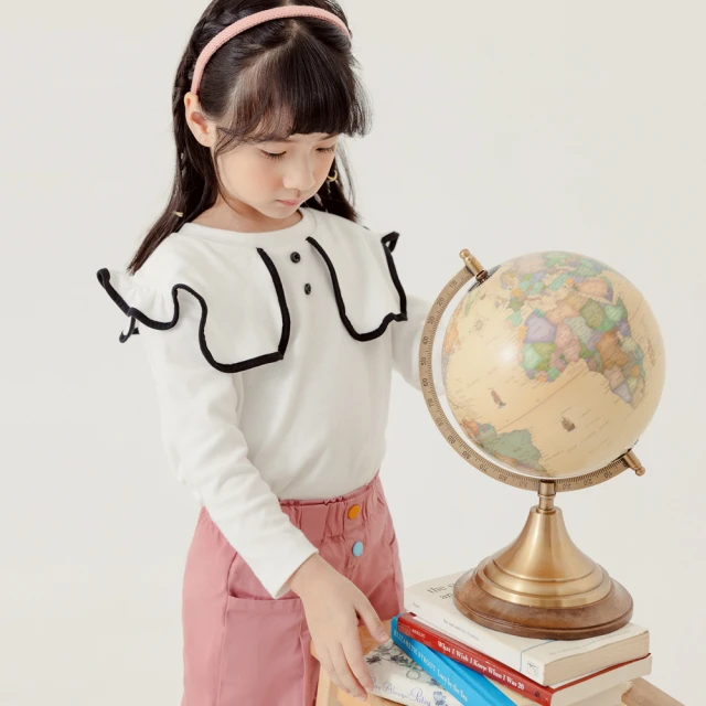 【OB 嚴選】磨毛撞色荷葉大領片假排釦上衣 《QA1718》