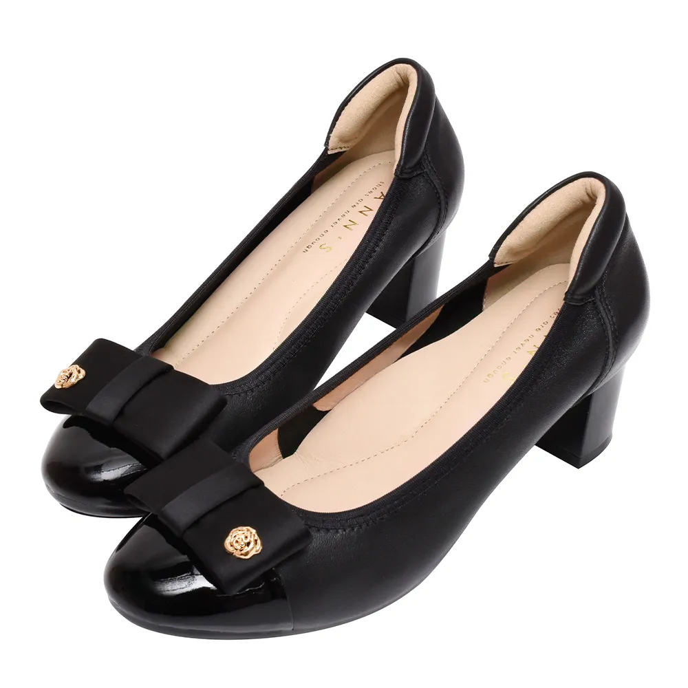 【Ann’S】高雅山茶花-方結牛皮軟漆皮粗跟圓頭包鞋5cm(黑)