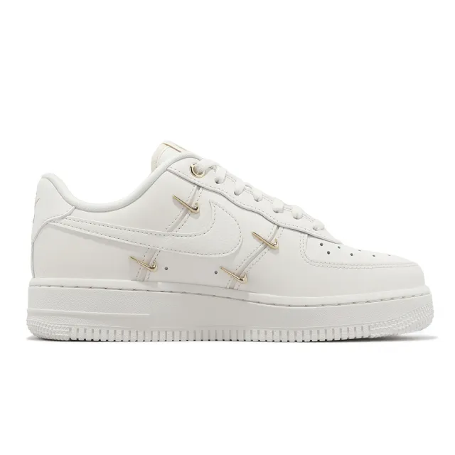 NIKE 耐吉】休閒鞋Wmns Air Force 1 07 LX 米白金屬勾勾女鞋炫雅AF1