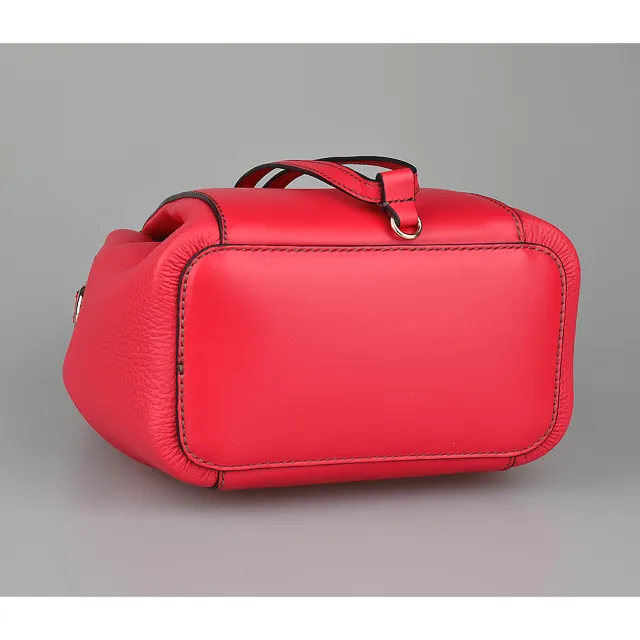 【FURLA 芙拉】FURLA MIASTELLA壓印LOGO內裡撞色設計小牛皮抽繩束口手提斜背水桶包(迷你/火焰紅x桃紅)